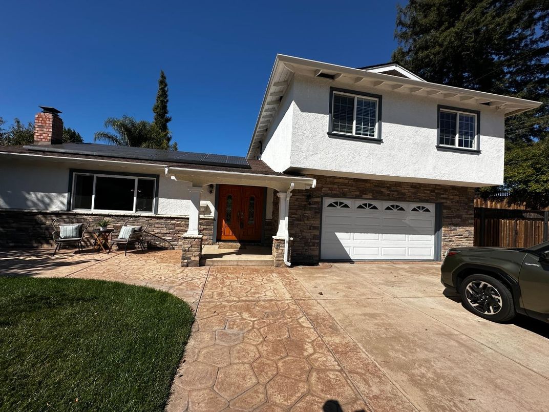 Attached, Exterior, Facade, Split Level