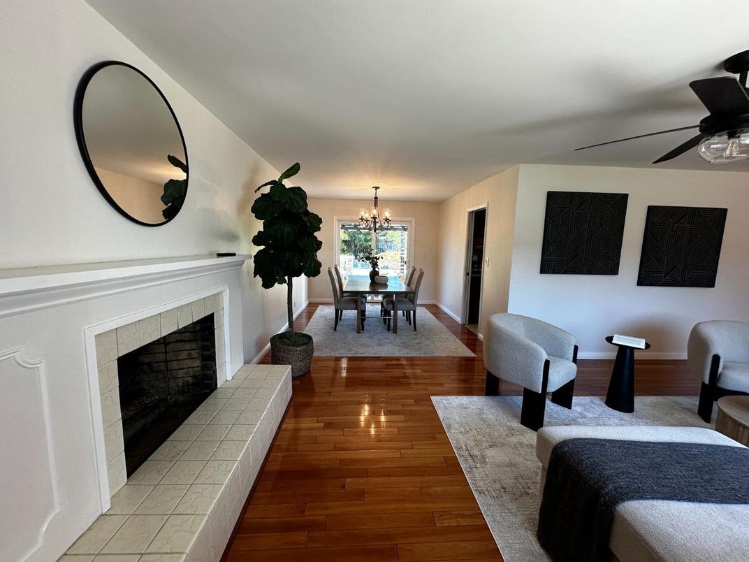 Chandelier, Dining room, Fireplace, Interior, Wood Texture Flooring
