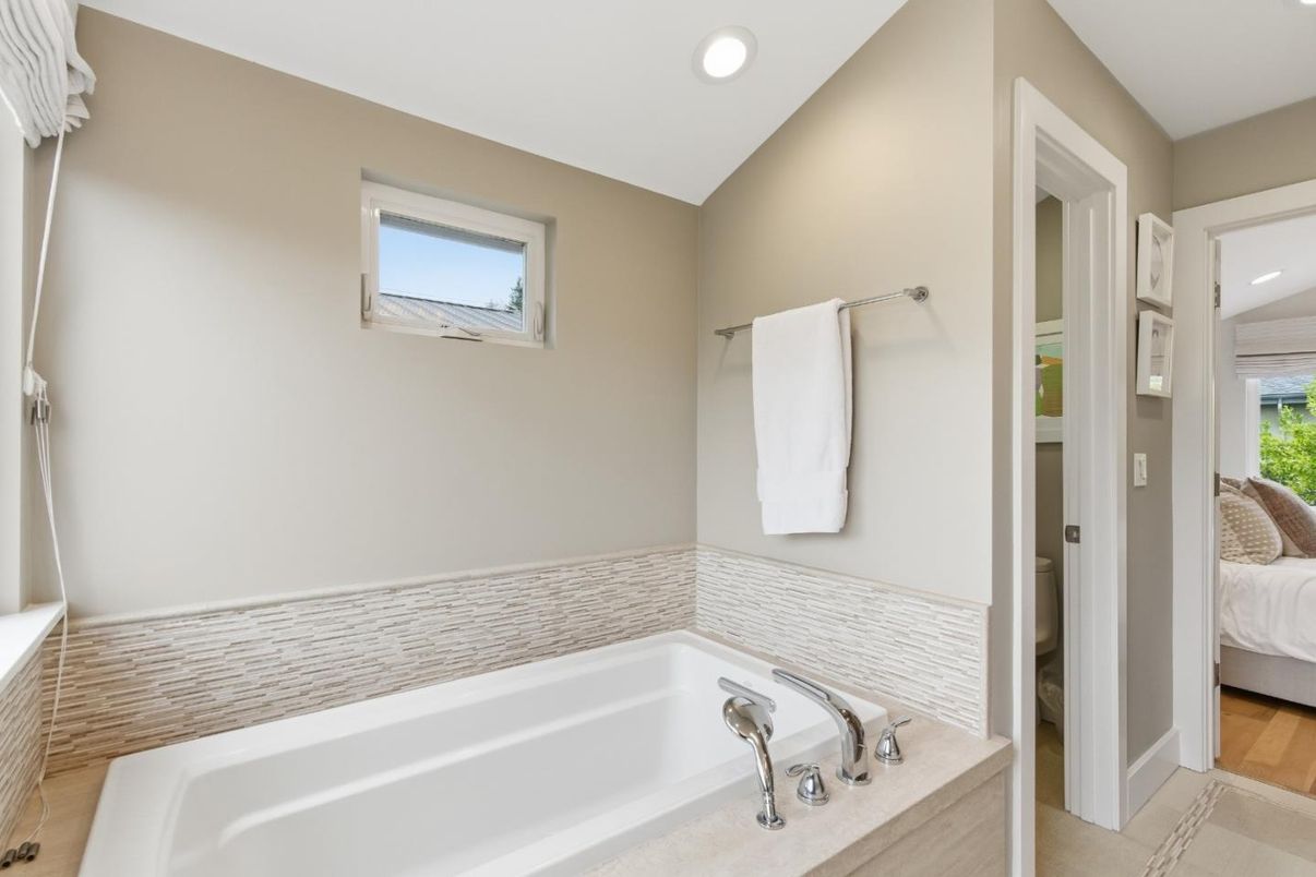 Bathroom, Bedroom, Interior, Recessed Lighting, Wood Texture Flooring