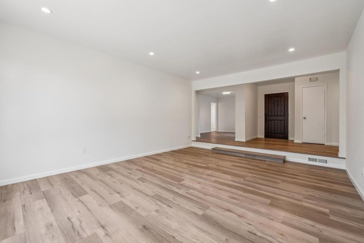 Empty room, Interior, Recessed Lighting, Wood Texture Flooring