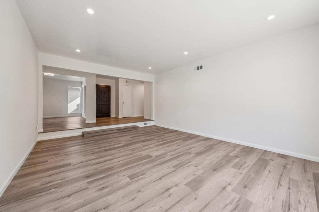 Empty room, Interior, Recessed Lighting, Wood Texture Flooring