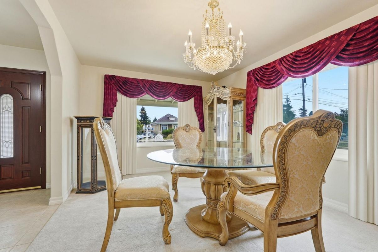 Chandelier, Dining room, Interior