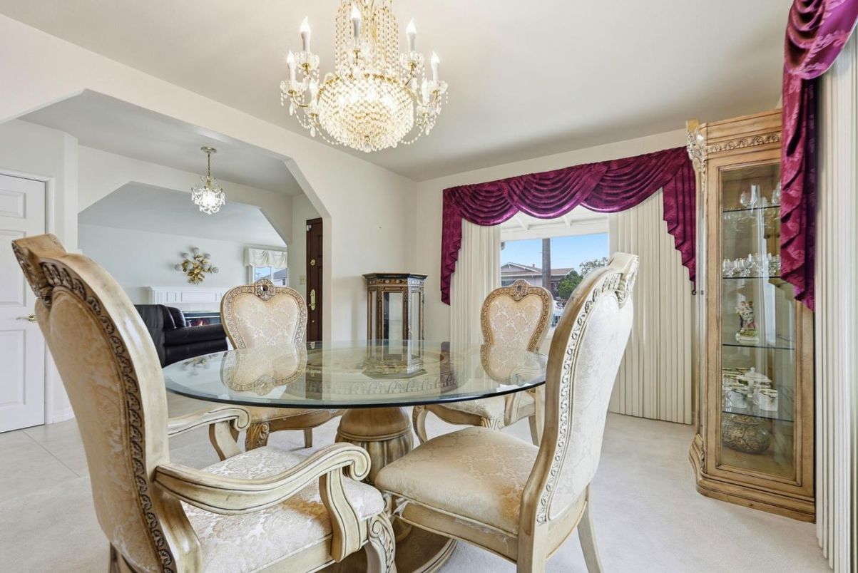 Chandelier, Dining room, Interior