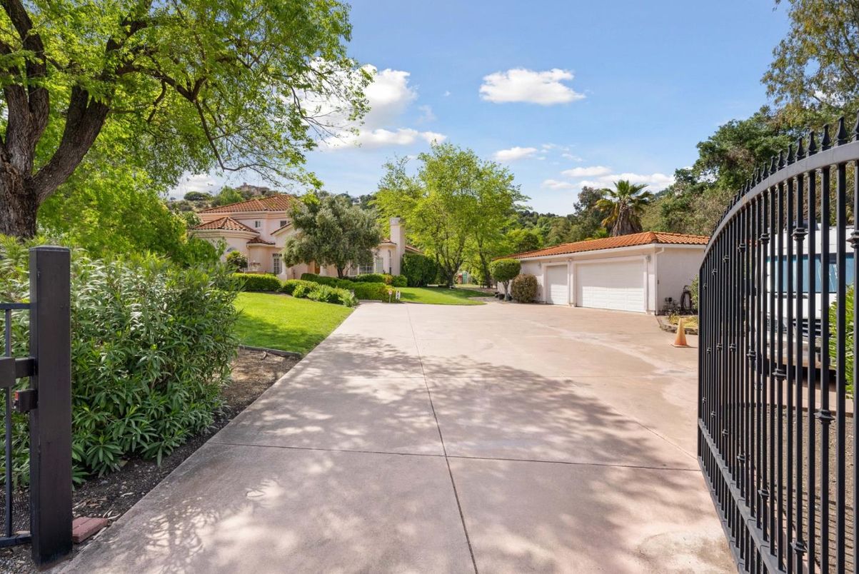 Backyard, Detached Garage, Exterior