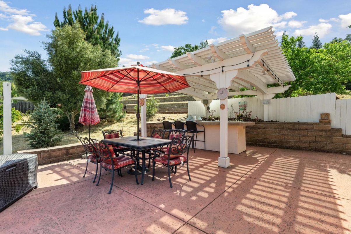 Exterior, Outdoor Kitchen