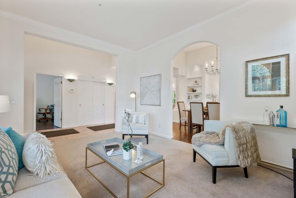 Chandelier, Dining room, Interior, Living room