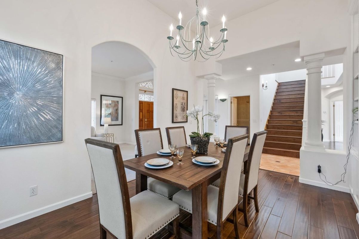 Chandelier, Dining room, Interior, Recessed Lighting, Wood Texture Flooring