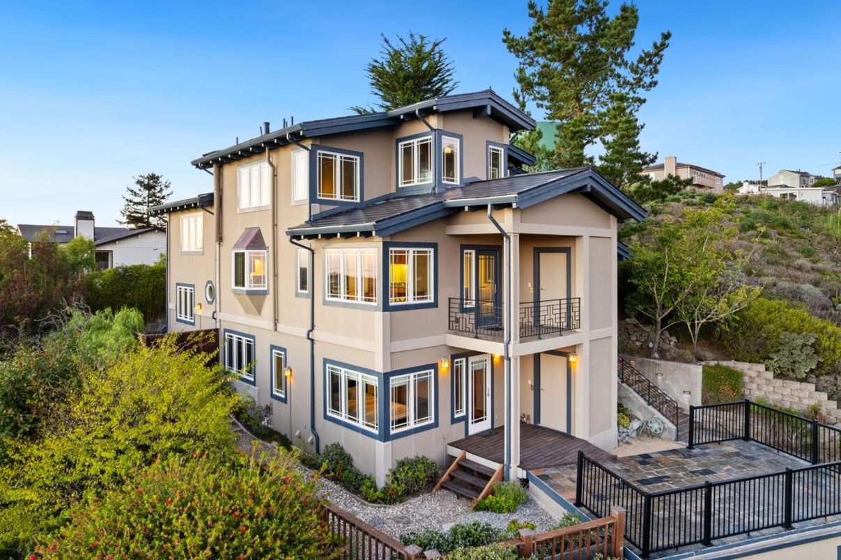 Exterior, Facade, Mediterranean