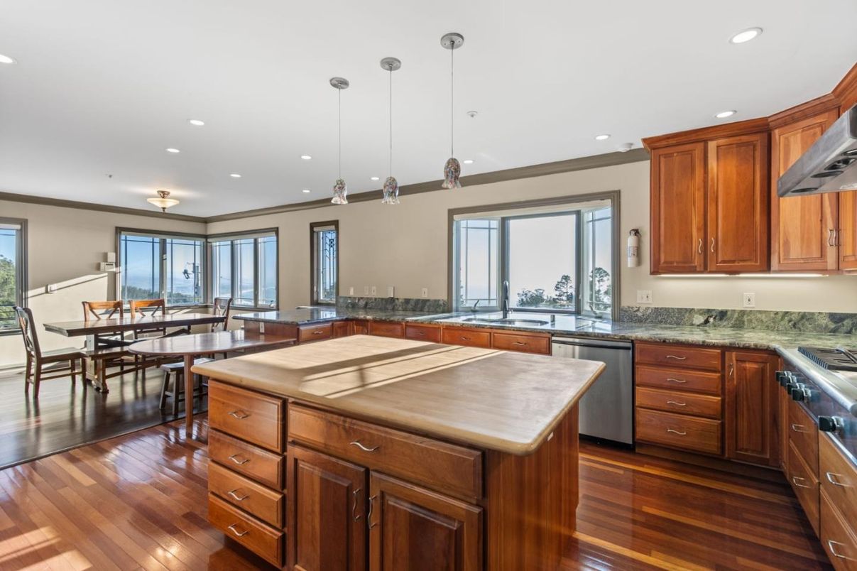 Dining room, Interior, Kitchen, Pendant Lights, Recessed Lighting, Wood Texture Flooring