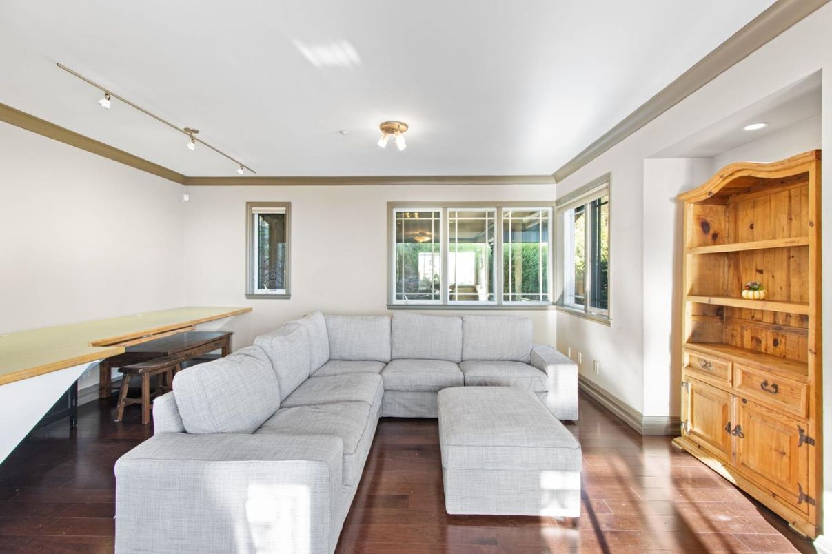 Dining room, Interior, Living room, Recessed Lighting, Wood Texture Flooring
