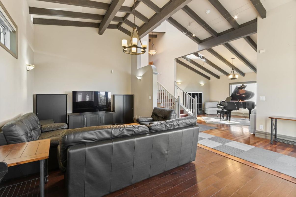 Chandelier, Interior, Living room, Pendant Lights, Piano, Wooden Beams, Wood Texture Flooring