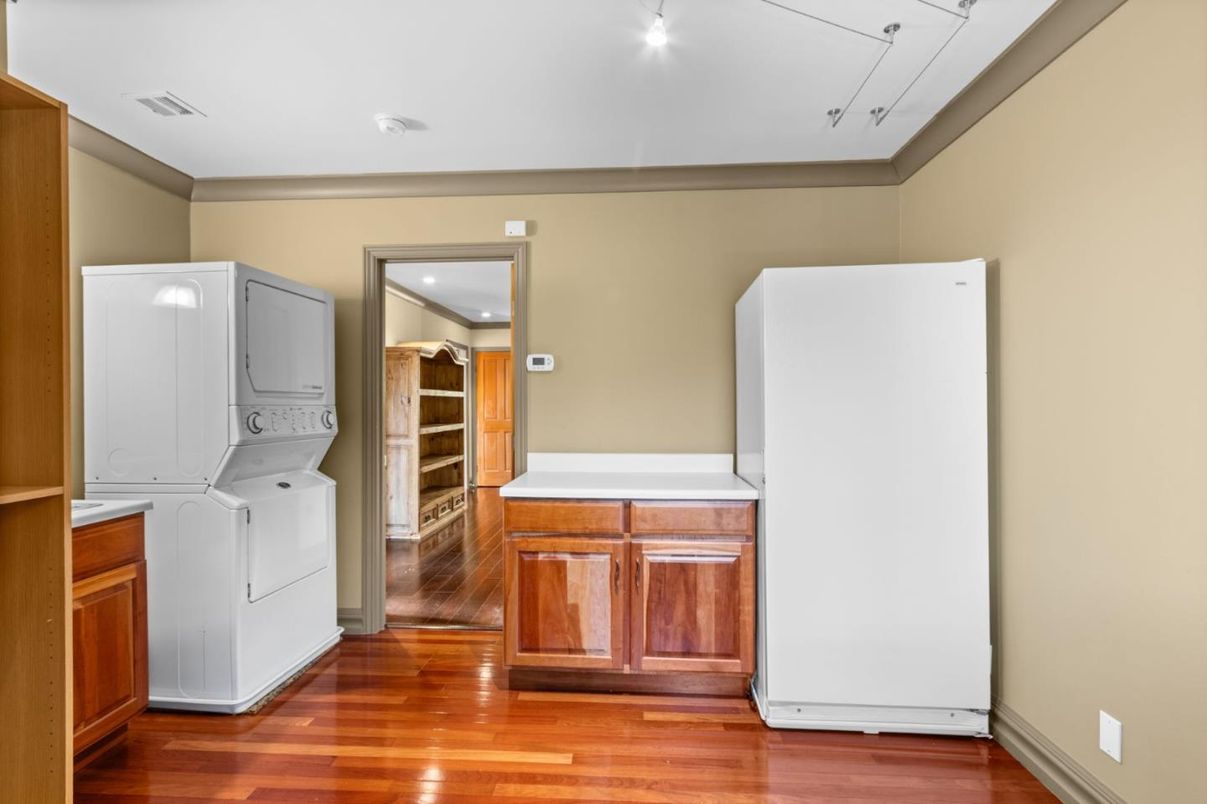 Interior, Recessed Lighting, Utility Closets, Washer, Wood Texture Flooring