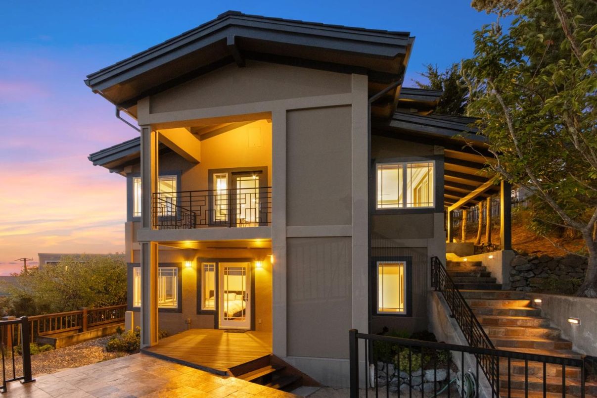 Exterior, Facade, Modern