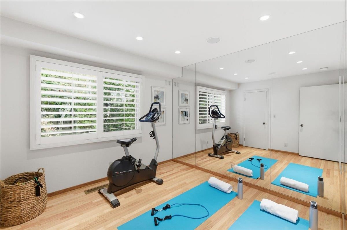 Fitness Equipment, Interior, Recessed Lighting, Wood Texture Flooring