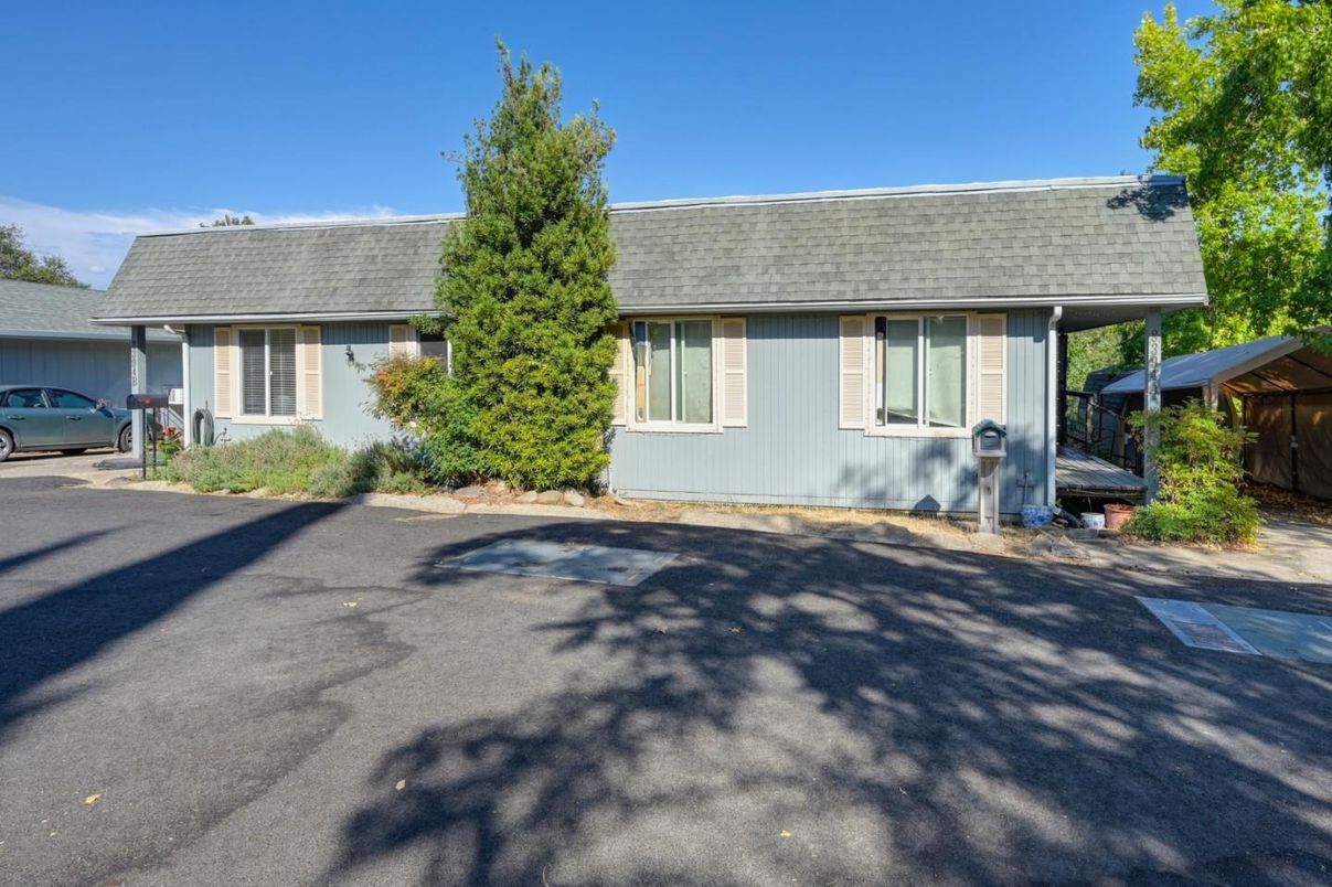 Attached, Exterior, Facade, Cape Cod