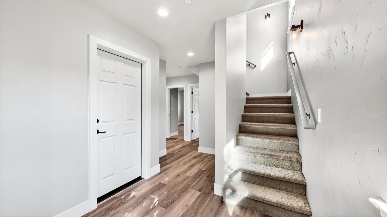 Interior, Recessed Lighting, Wood Texture Flooring
