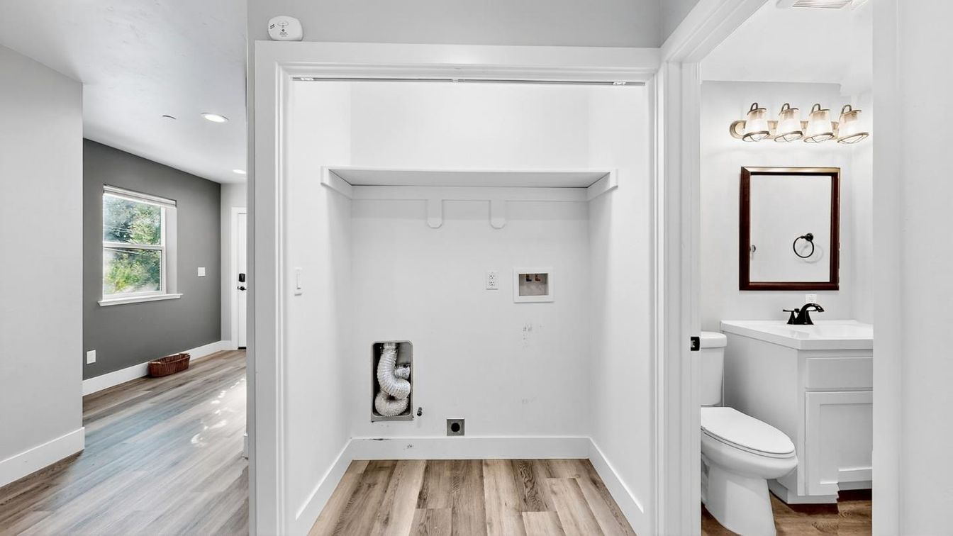 Bathroom, Interior, Recessed Lighting, Wood Texture Flooring