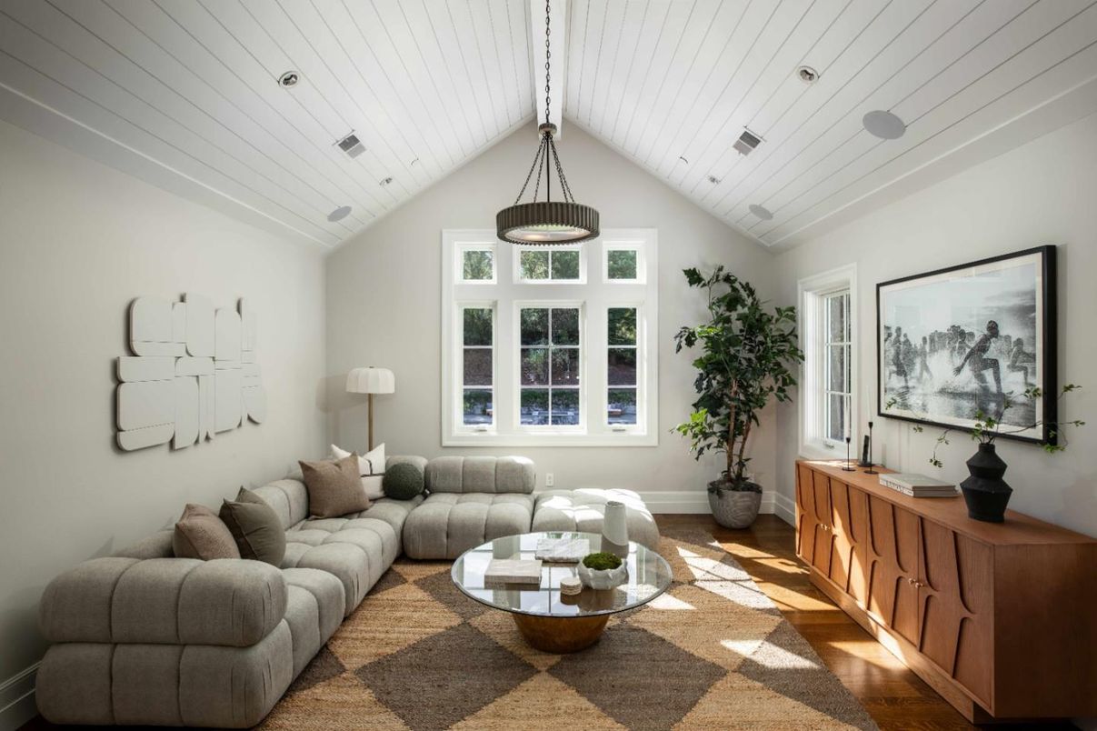 Interior, Living room, Pendant Lights, Recessed Lighting, Wood Texture Flooring