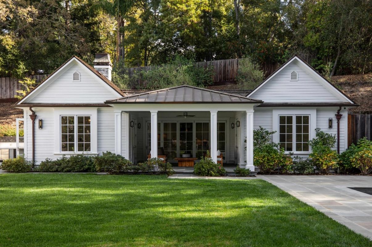 Exterior, Facade, Farmhouse