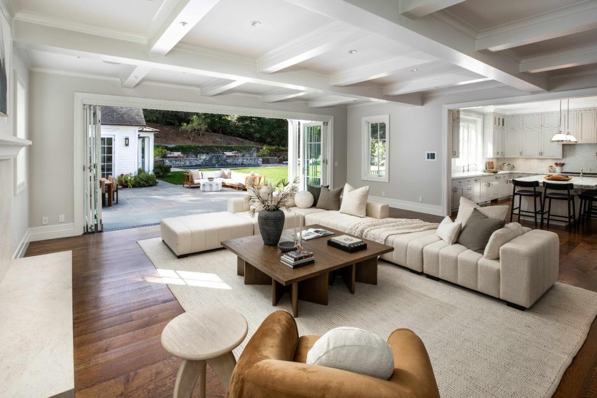 Interior, Living room, Pendant Lights, Recessed Lighting, Wood Texture Flooring