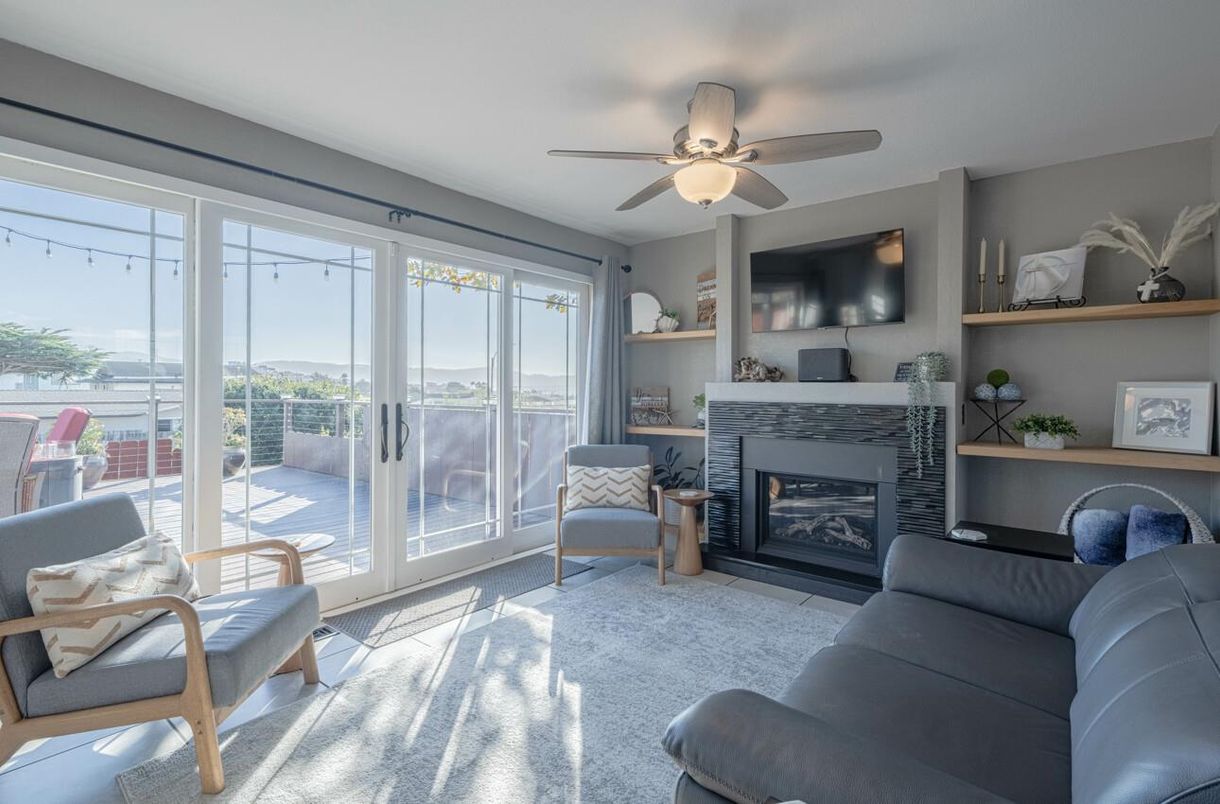 Fireplace, Interior, Living room, Sun Room