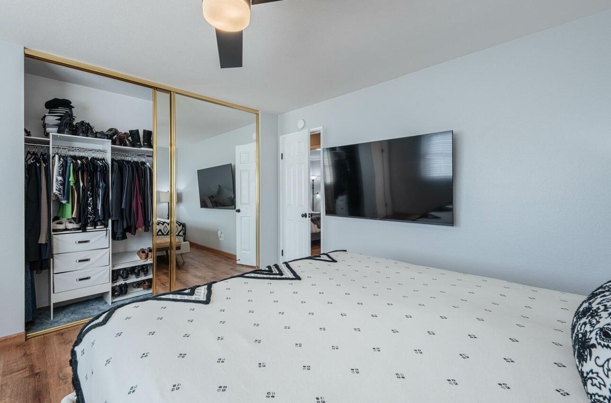 Bedroom, Interior, Walk-in Closets, Wood Texture Flooring