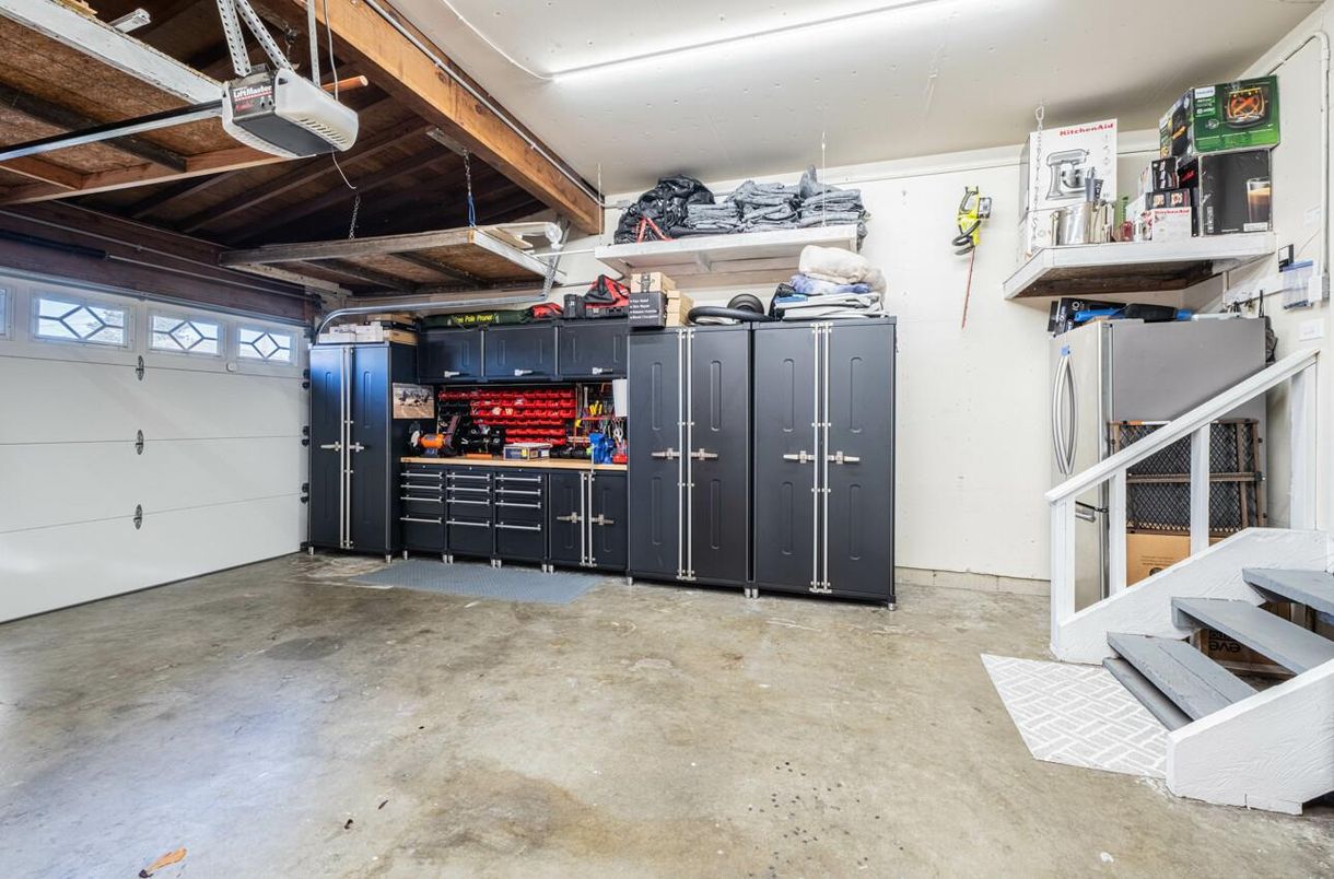 Garage, Interior