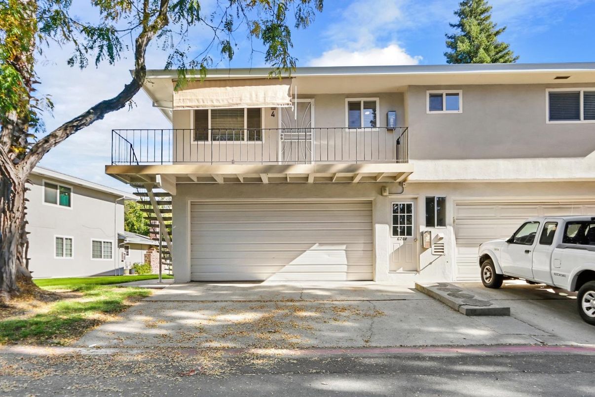 Attached, Exterior, Facade, Modern