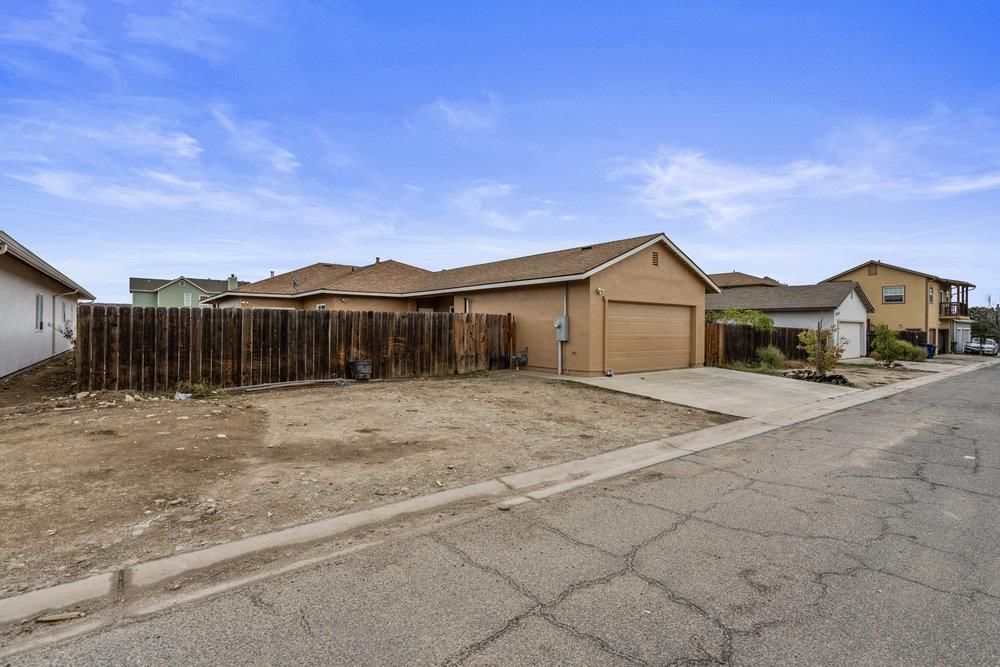 Detached Garage, Exterior