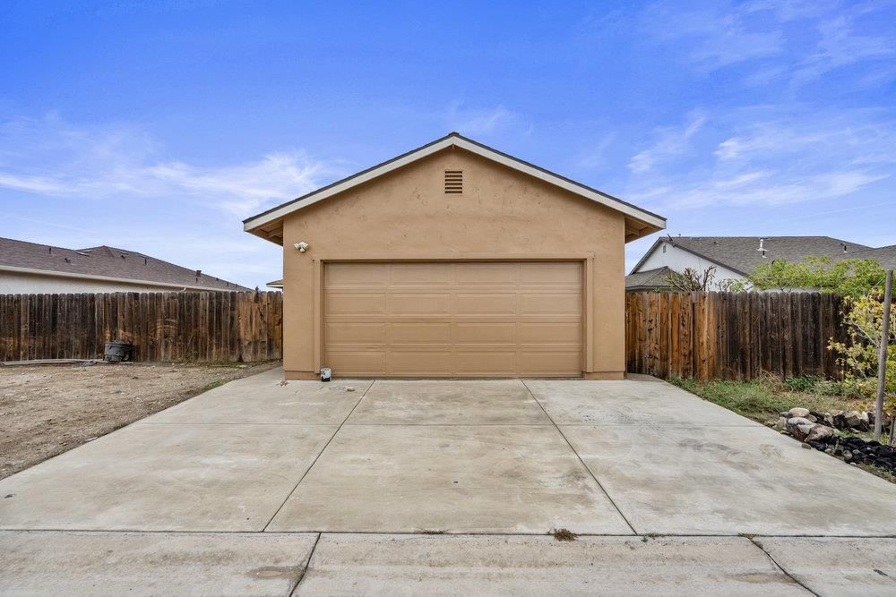 Detached Garage, Exterior