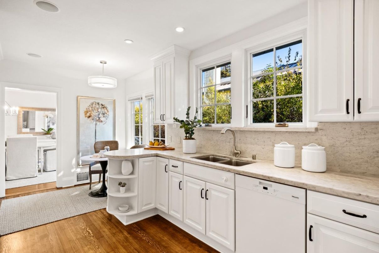 Dining room, Interior, Kitchen, Recessed Lighting, Wood Texture Flooring