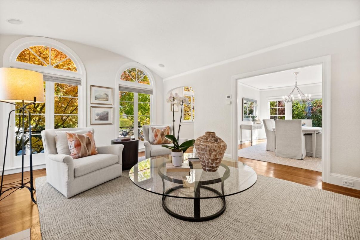 Chandelier, Dining room, Interior, Living room, Pendant Lights, Wood Texture Flooring
