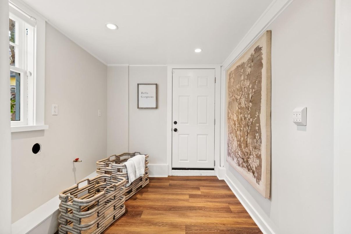 Interior, Recessed Lighting, Wood Texture Flooring