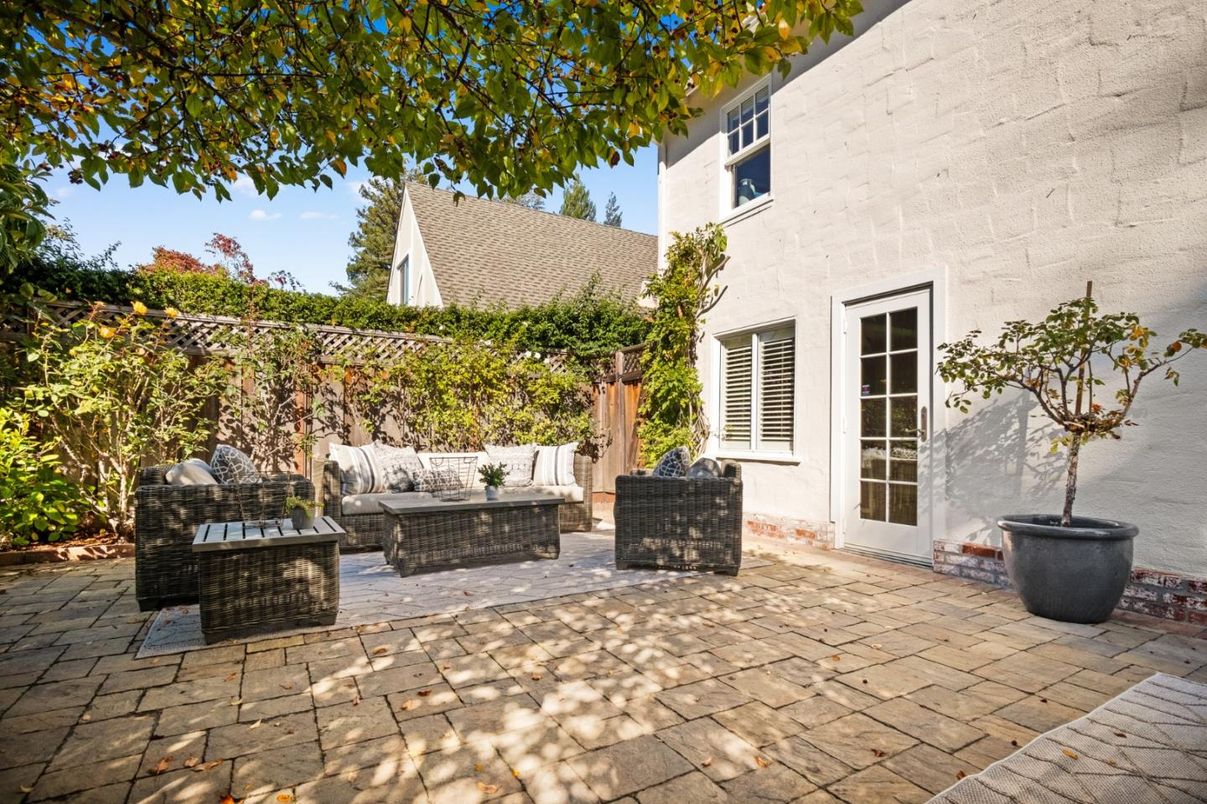 Exterior, Outdoor Kitchen