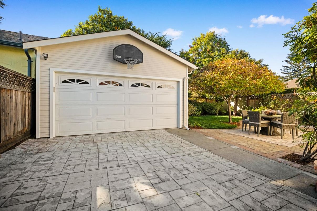 Detached Garage, Exterior