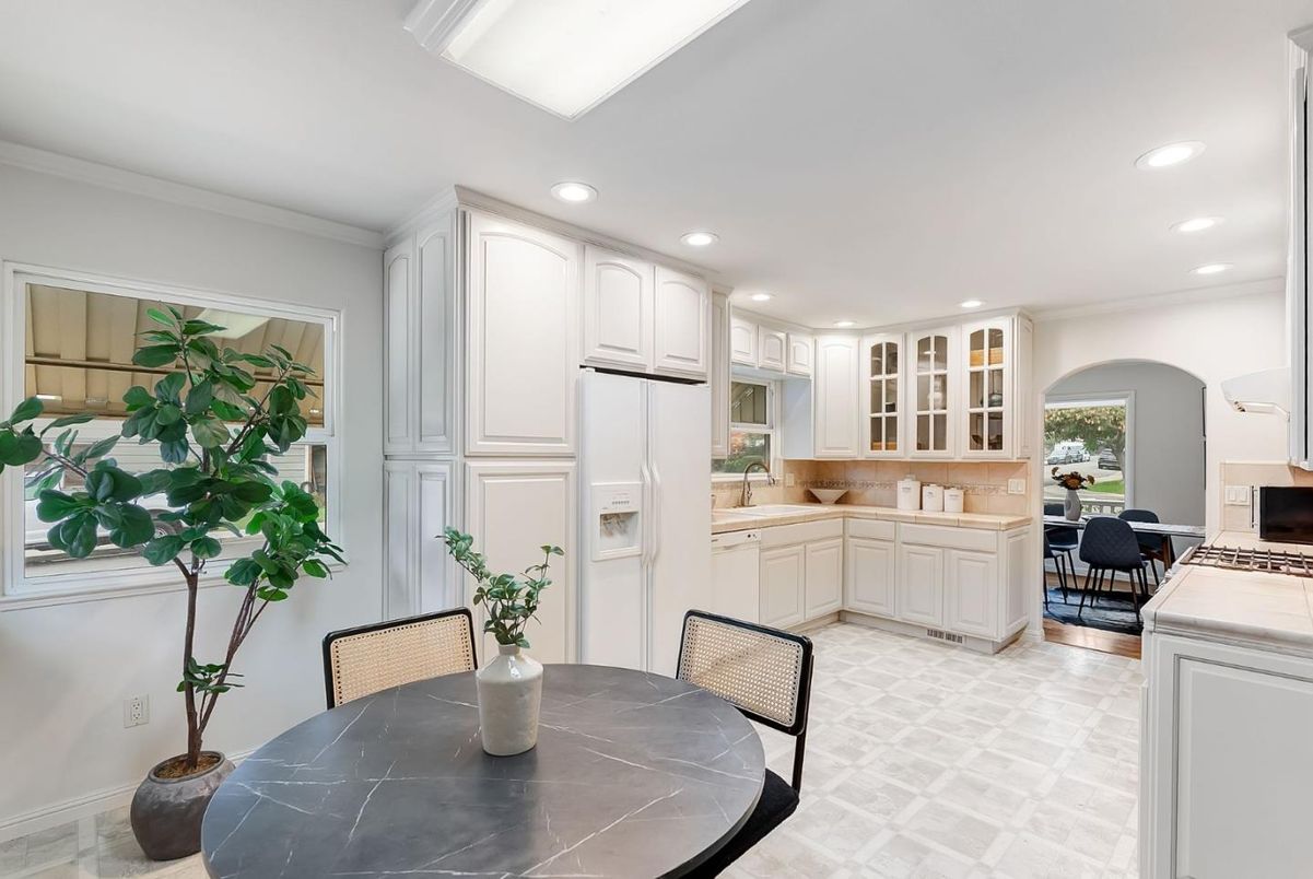 Dining room, Interior, Kitchen, Recessed Lighting