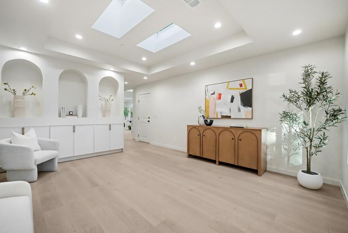 Interior, Recessed Lighting, Wood Texture Flooring