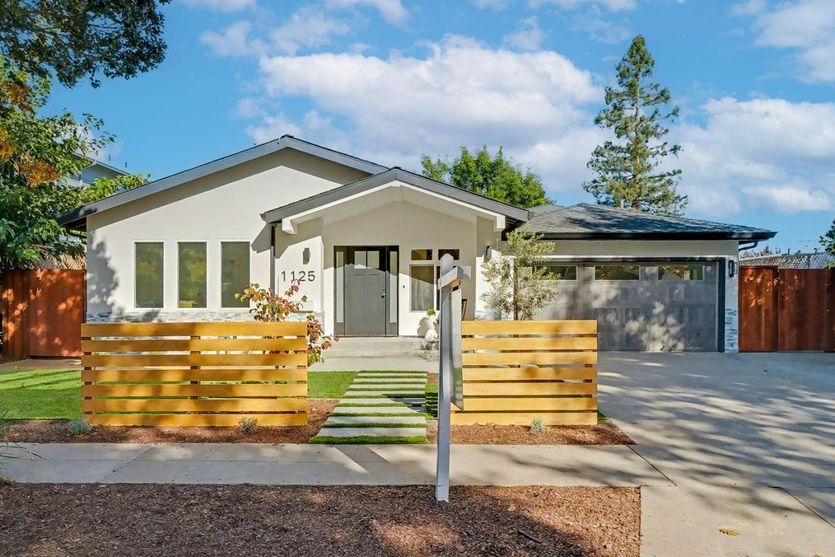 Attached, Exterior, Facade, Modern