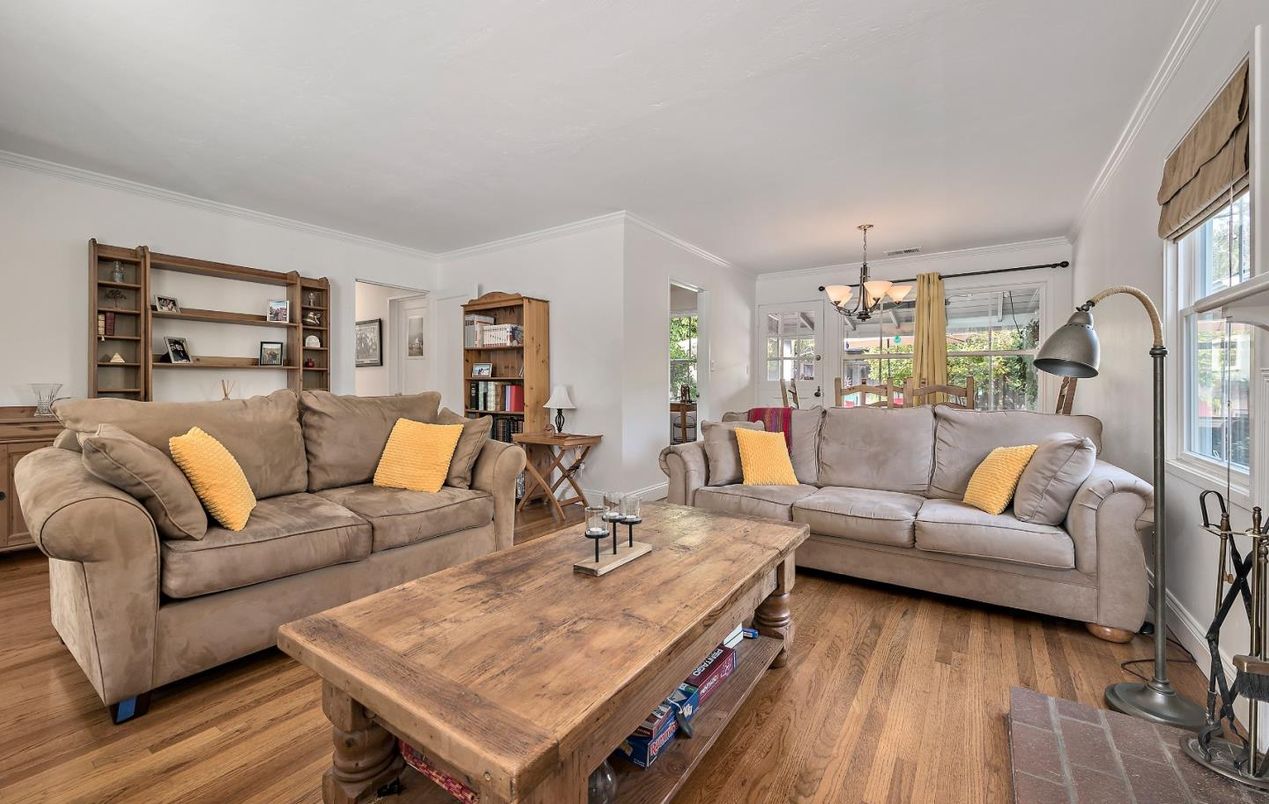Chandelier, Dining room, Interior, Living room, Wood Texture Flooring
