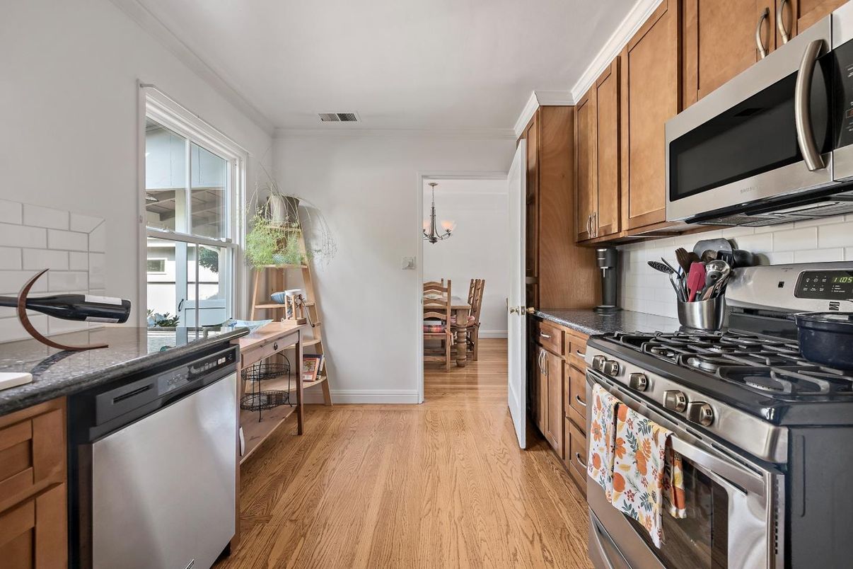 Dining room, Interior, Kitchen, Stainless Steel Appliances, Wood Texture Flooring