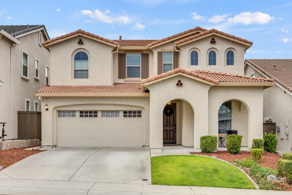 Attached, Exterior, Facade, Mediterranean