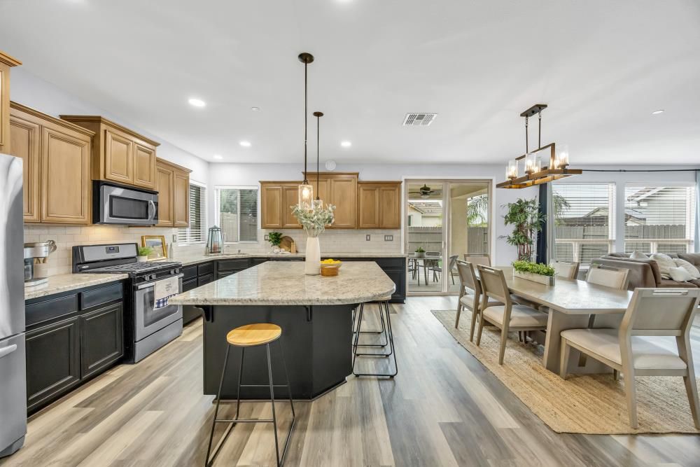 Dining room, Interior, Kitchen, Pendant Lights, Recessed Lighting, Stainless Steel Appliances, Wood Texture Flooring