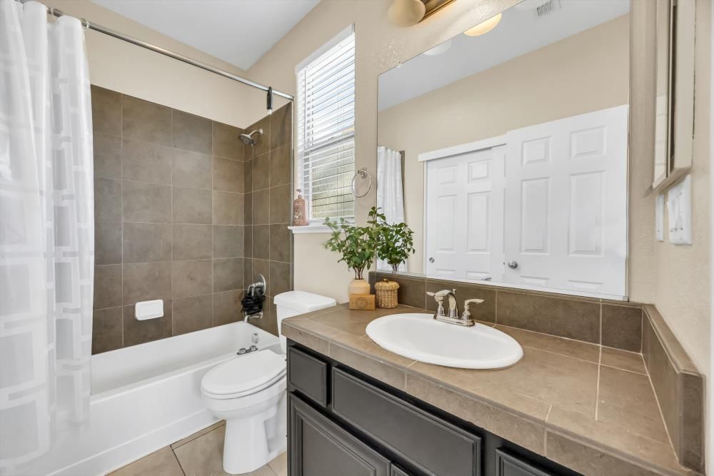 Bathroom, Interior, Tile Countertops