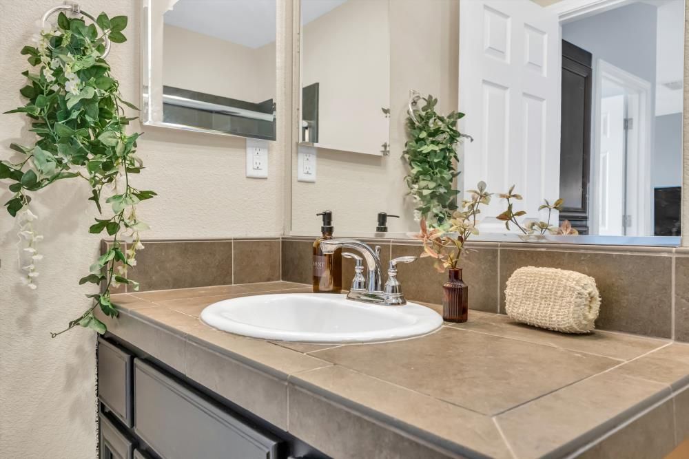 Bathroom, Interior, Tile Countertops