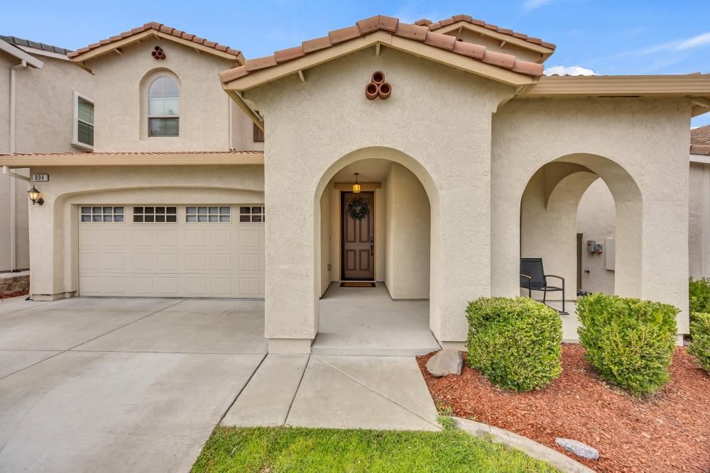 Attached, Exterior, Facade, Spanish Mediterranean