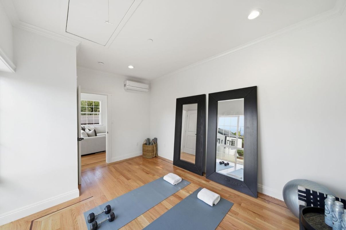 Fitness Equipment, Interior, Recessed Lighting, Wood Texture Flooring