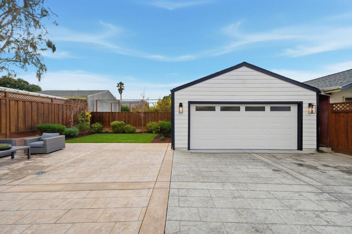 Detached Garage, Exterior