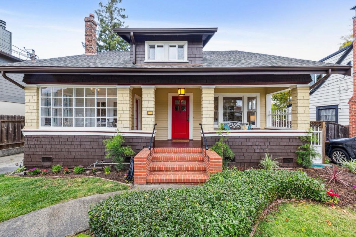 Exterior, Facade, American Foursquare