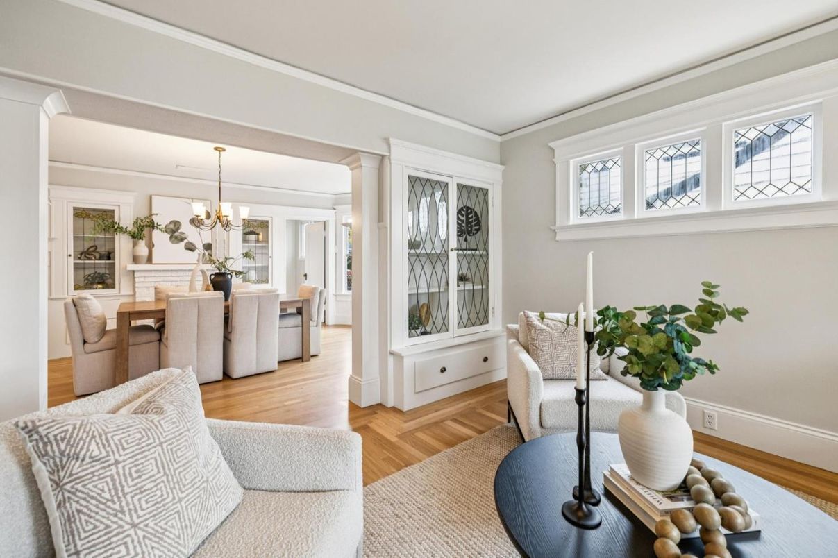 Chandelier, Dining room, Interior, Living room, Wood Texture Flooring