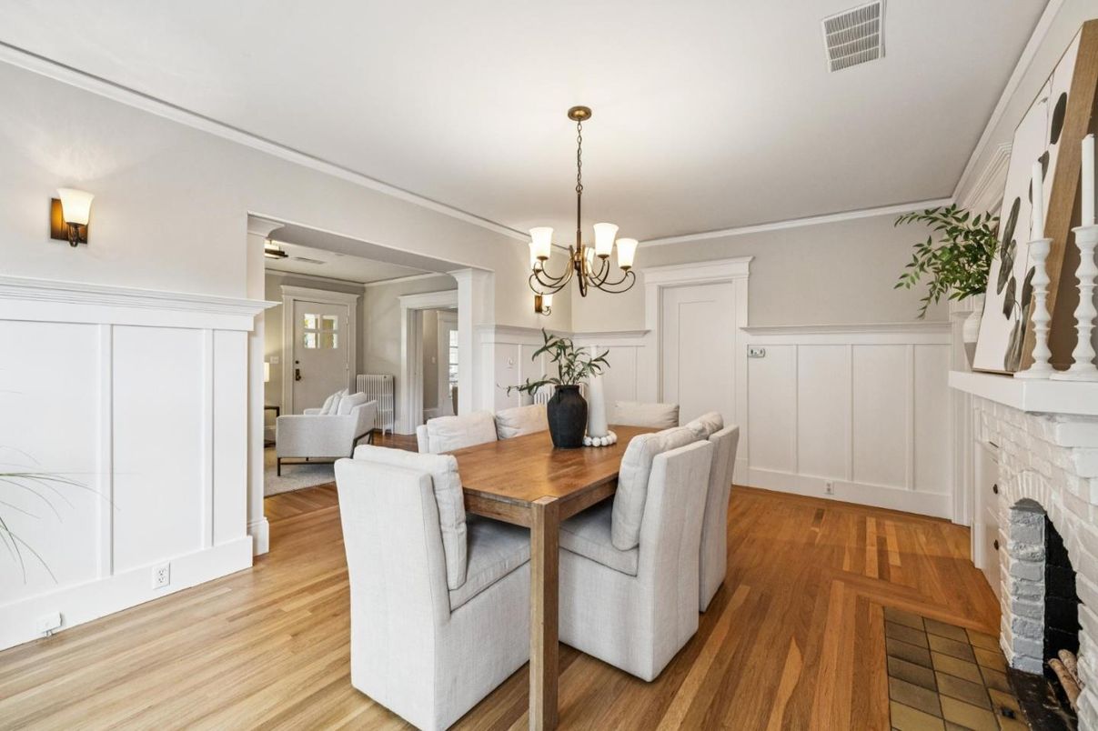 Chandelier, Dining room, Fireplace, Interior, Pendant Lights, Wood Texture Flooring